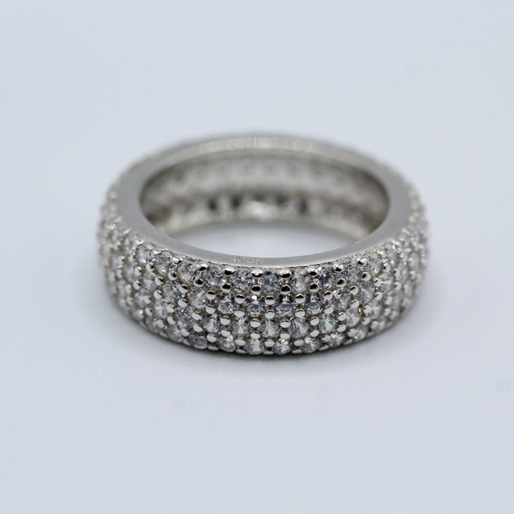 Sparkling Round Band - Picture 1 of 1